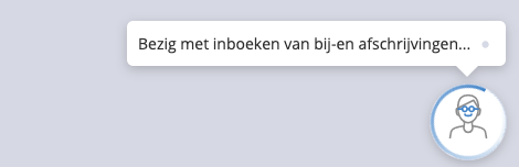 Boekhouder is bezig met boekingen maken