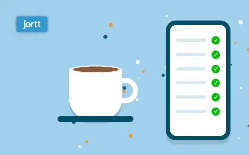 Een kop koffie naast een telefoon met een boekhouding die al klaarstaat