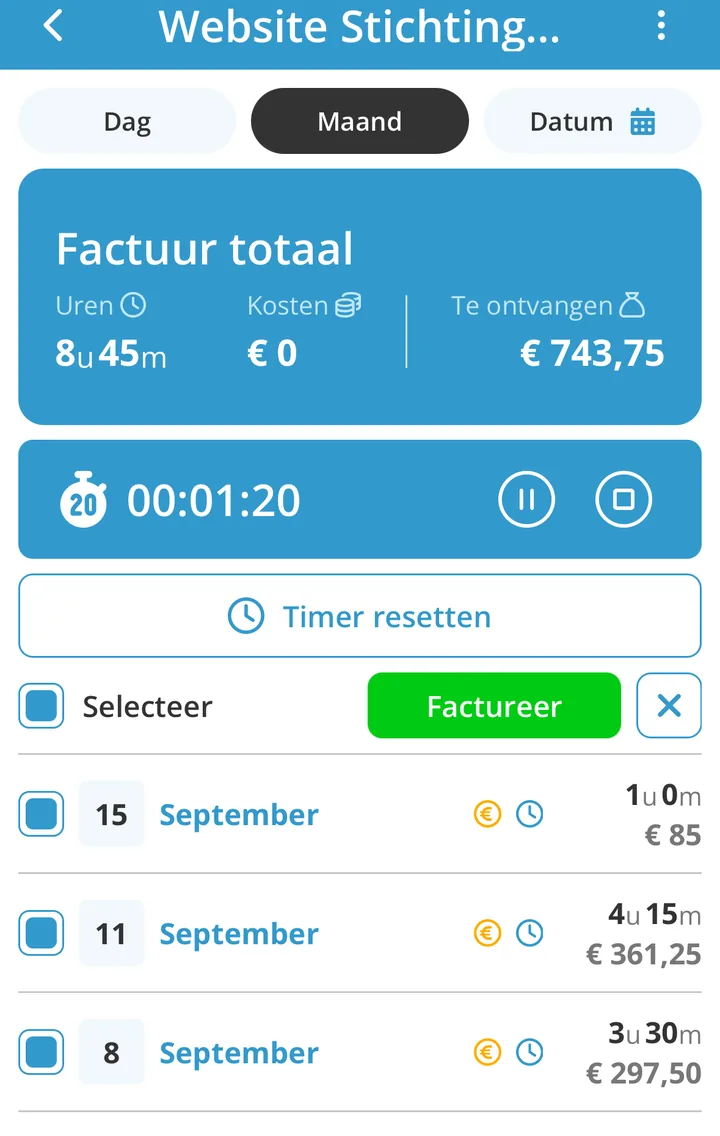 Een project in de jortt app met drie urenregels aangevinkt en de knop Factureer